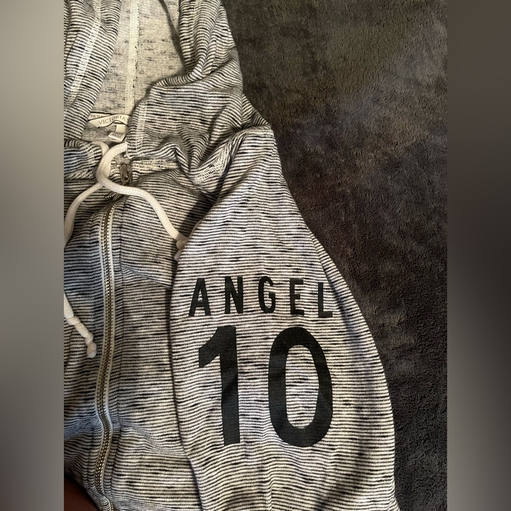 Zip up VICTORIA SECRET sweater